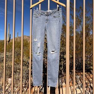 ⬇️Paige Verdugo Ankle Ladies Light Denim 27